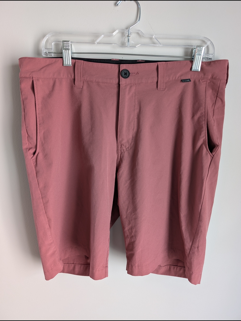 TravisMathew Starnes Performance Golf Shorts Mens Size 33 Pink Red Micro Ripstop